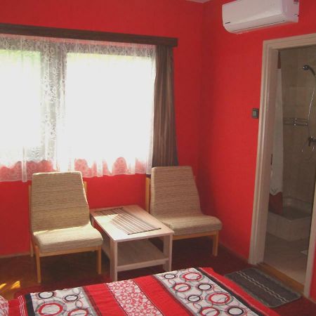 Gyöngyvirág Vendégház Apartamento Balatonboglár Exterior foto