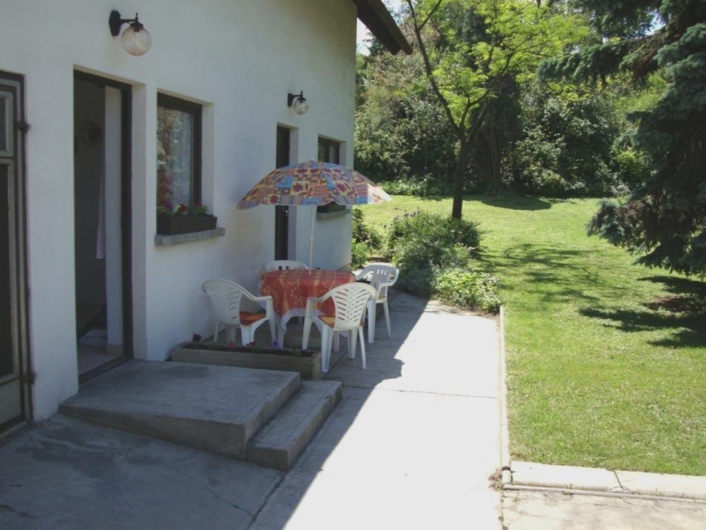 Gyöngyvirág Vendégház Apartamento Balatonboglár Exterior foto