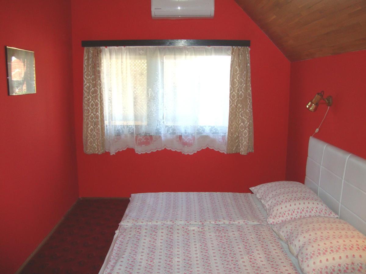 Gyöngyvirág Vendégház Apartamento Balatonboglár Exterior foto