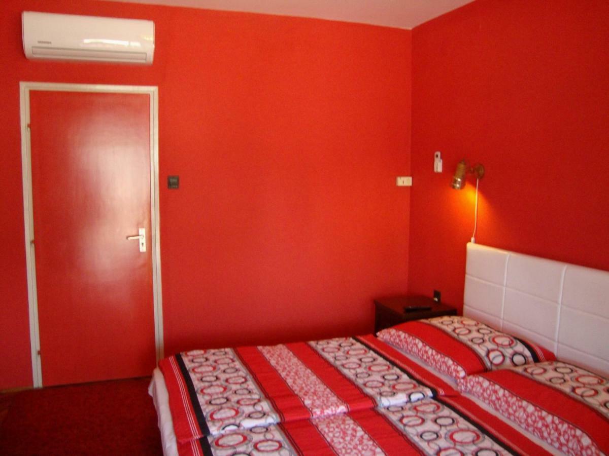 Gyöngyvirág Vendégház Apartamento Balatonboglár Exterior foto