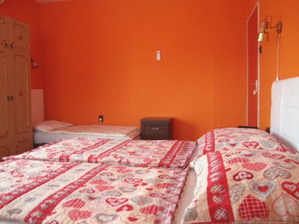 Gyöngyvirág Vendégház Apartamento Balatonboglár Exterior foto