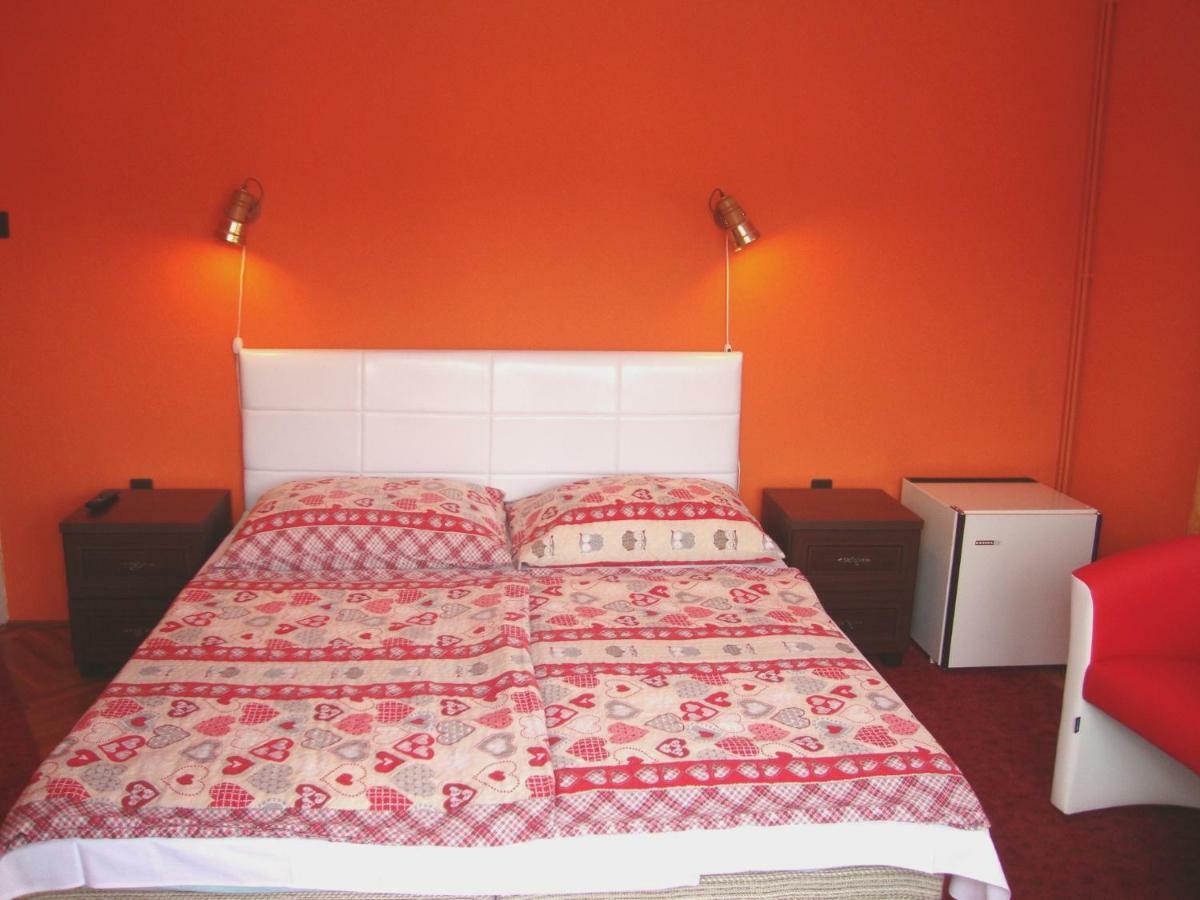 Gyöngyvirág Vendégház Apartamento Balatonboglár Exterior foto