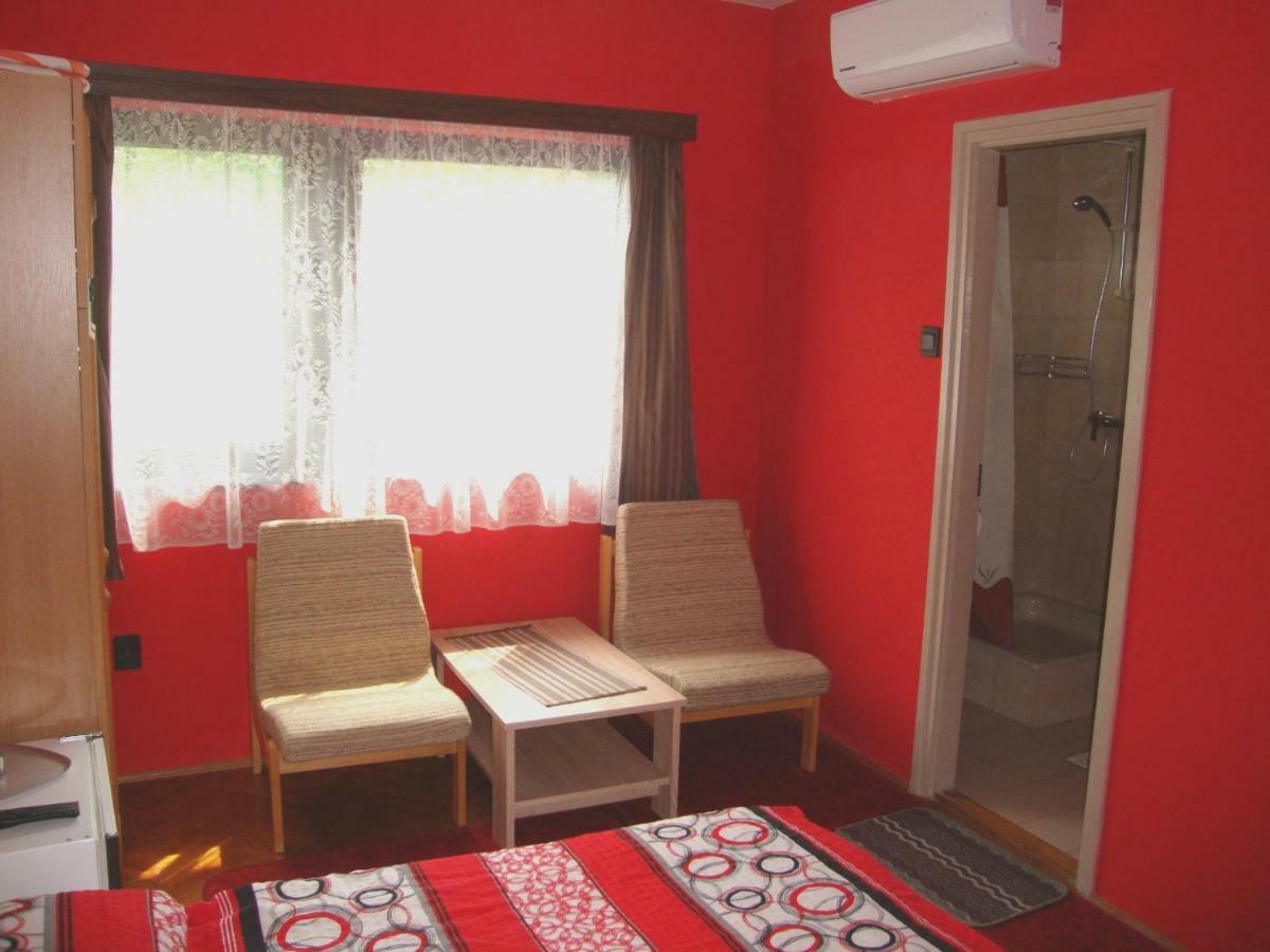 Gyöngyvirág Vendégház Apartamento Balatonboglár Exterior foto
