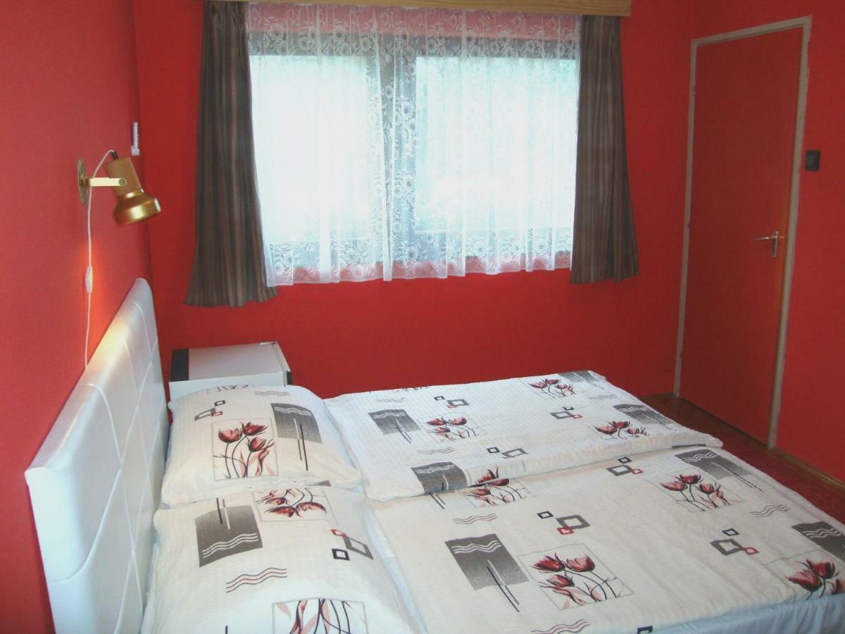 Gyöngyvirág Vendégház Apartamento Balatonboglár Exterior foto