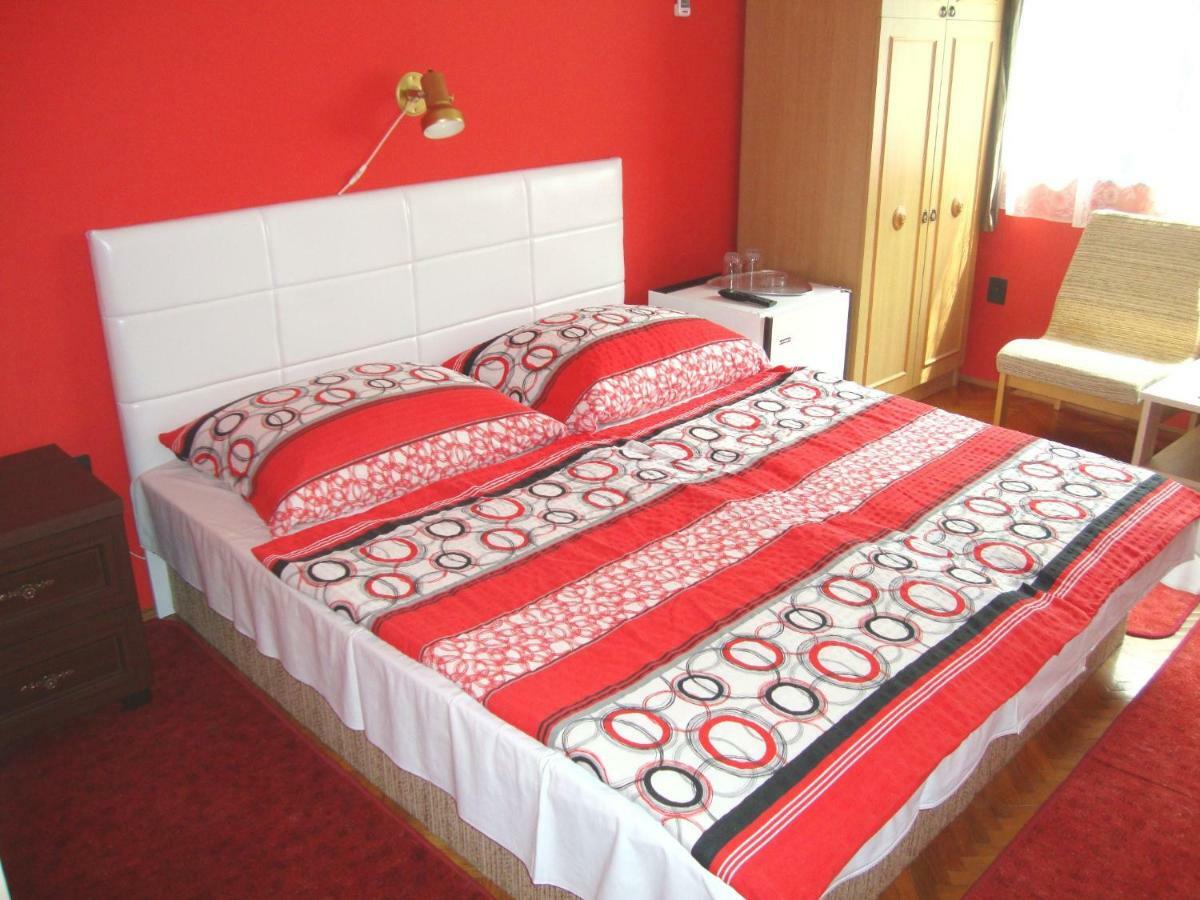 Gyöngyvirág Vendégház Apartamento Balatonboglár Exterior foto